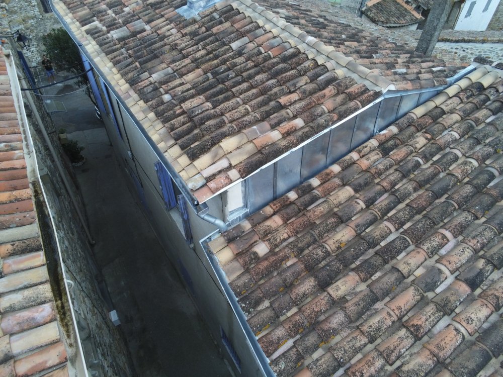 Habillage-de-pignon-en-bois-et-gouttiere-en-ZINC-a-BRIGNON-1